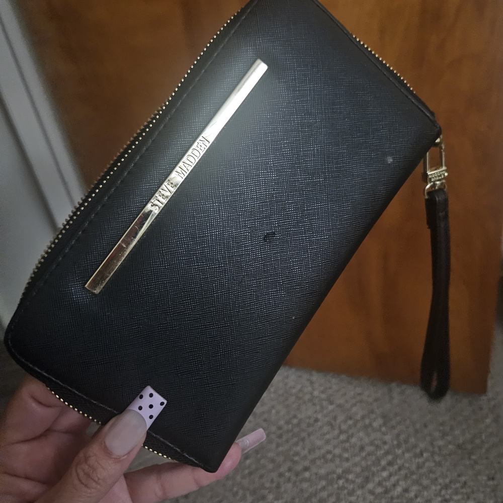 Steve Madden Black Wristlet Wallet